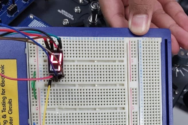 Digit 4 on 7-Segment lab